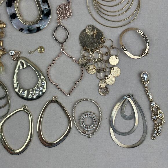 Pendant Charm Craft Jewelry Lot - 60+ Gold Rose Tone Black White Stone Glass - Picture 7 of 10